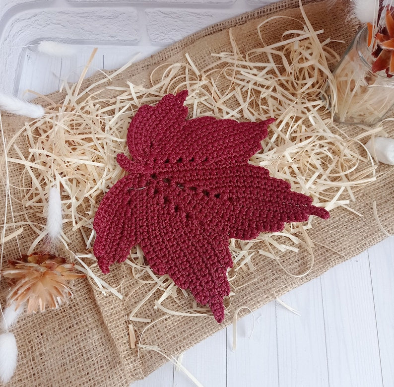 Gehäkeltes Blatt-Platzset, Herbstliche Tischdeko, 17 cm, Polyester, Mehrfarbig