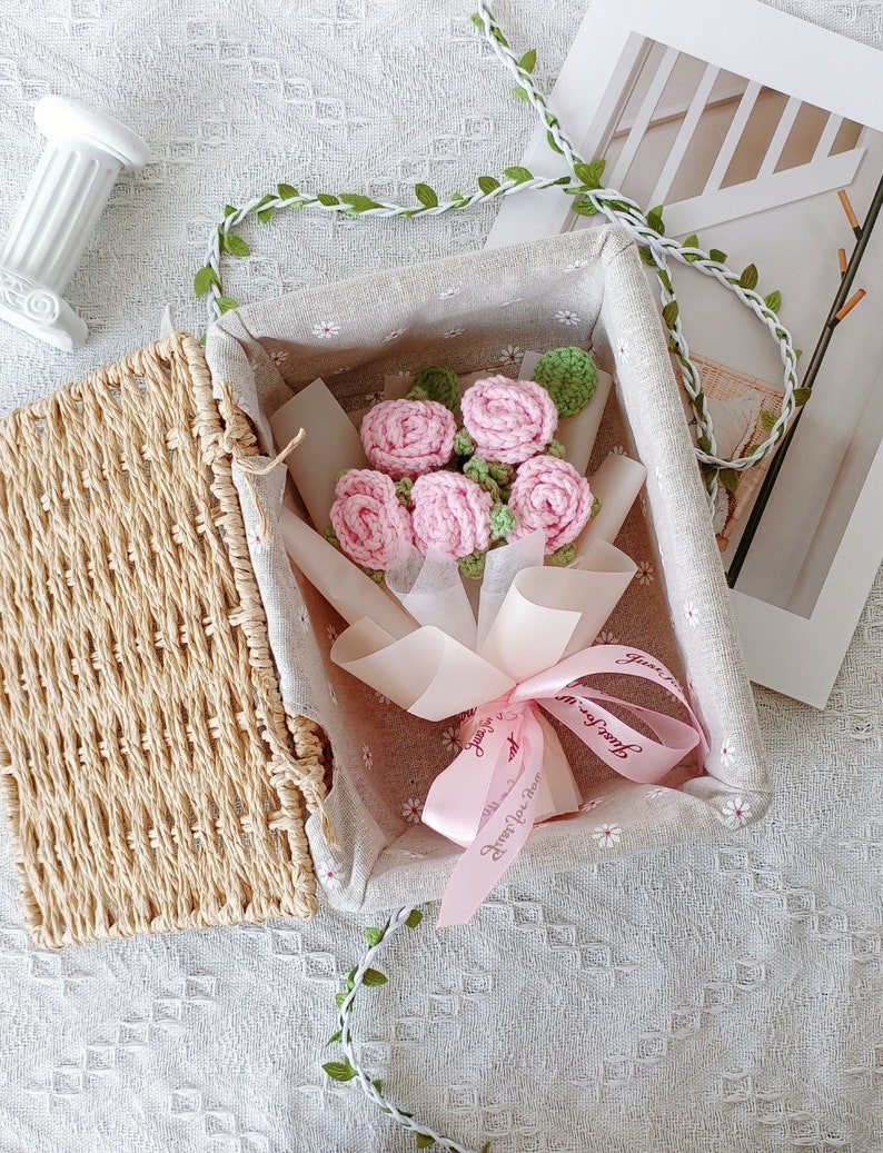 Handgemachter Häkelblumenstrauß in Geschenkbox