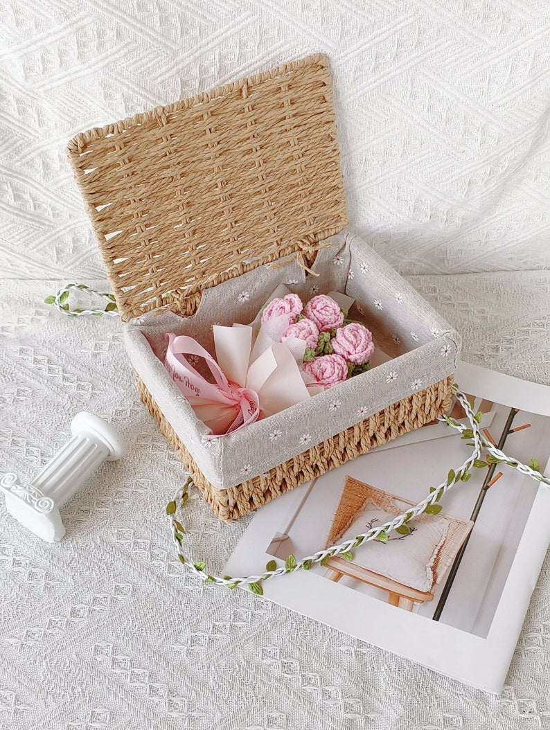 Handgemachter Häkelblumenstrauß in Geschenkbox