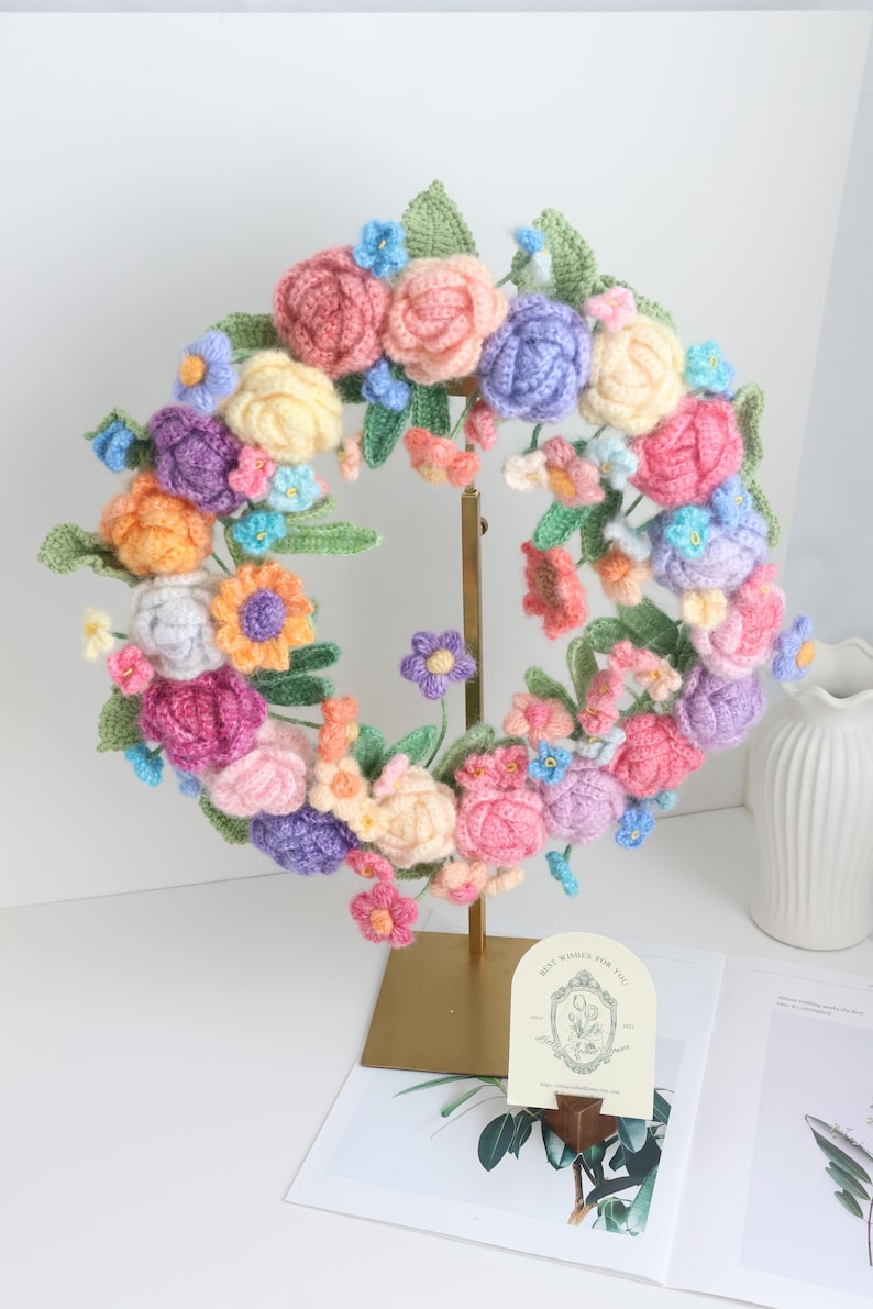 Gehäkelter Frühlingsblumenkranz 16-17 Zoll Handgemachter Blumenkranz Wanddekoration Türkranz
