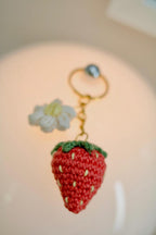 Gehäkelte Erdbeere Schlüsselanhänger Taschenanhänger Amigurumi mit Blume