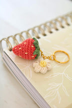 Gehäkelte Erdbeere Schlüsselanhänger Taschenanhänger Amigurumi mit Blume