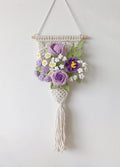 Makramee Wandbehang mit Häkelblumenstrauß, Boho Blumendekor, Lavendel Flieder Creme, 80 cm