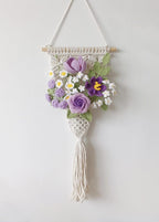 Makramee Wandbehang mit Häkelblumenstrauß, Boho Blumendekor, Lavendel Flieder Creme, 80 cm