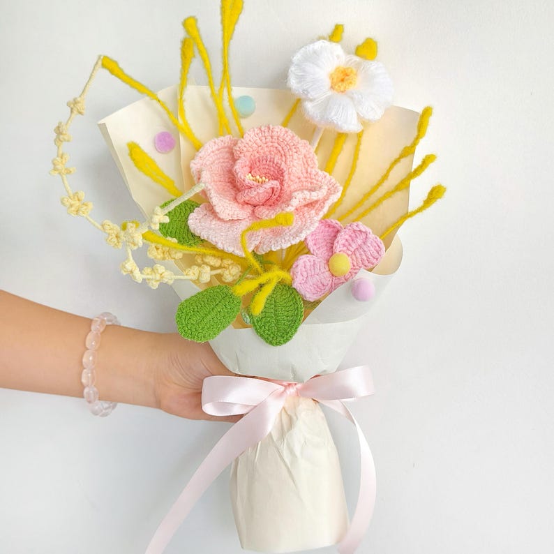 Gehäkelter Blumenstrauß - Handgefertigt mit Eisendrahtstielen - Wählbar in Pink, Gelb, Lila, Blau oder Regenbogenmix