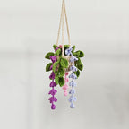 Gehäkelter Blumenkorb mit Kirschblüten, Gänseblümchen, Lavendel, Erdbeeren und Efeutute – Hängekorb für Auto, Zuhause und Büro