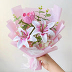 Gehäkelter Lilienstrauß, Rosa Stargazer-Lilien, Handgemachte Garnblumen, 3 Größen