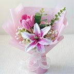 Gehäkelter Lilienstrauß, Rosa Stargazer-Lilien, Handgemachte Garnblumen, 3 Größen