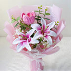 Gehäkelter Lilienstrauß, Rosa Stargazer-Lilien, Handgemachte Garnblumen, 3 Größen