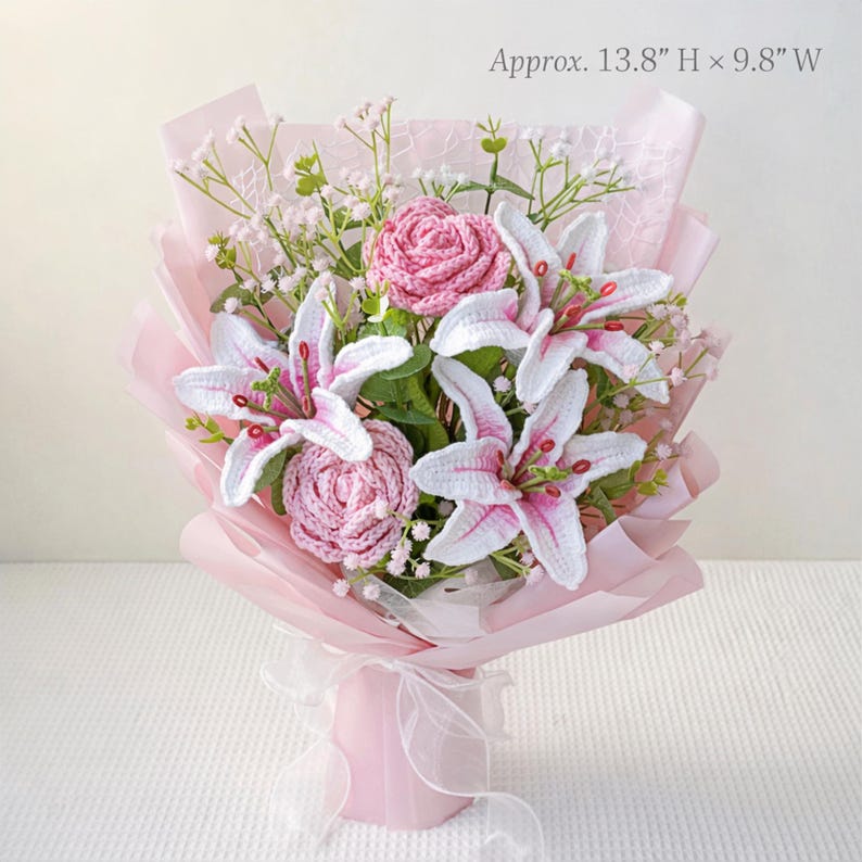 Gehäkelter Lilienstrauß, Rosa Stargazer-Lilien, Handgemachte Garnblumen, 3 Größen