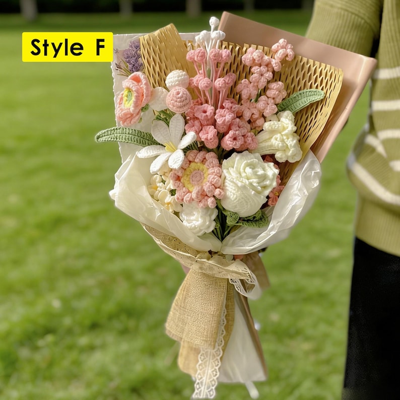 Handgehäkelte Blumensträuße, gestrickte Blumenornamente