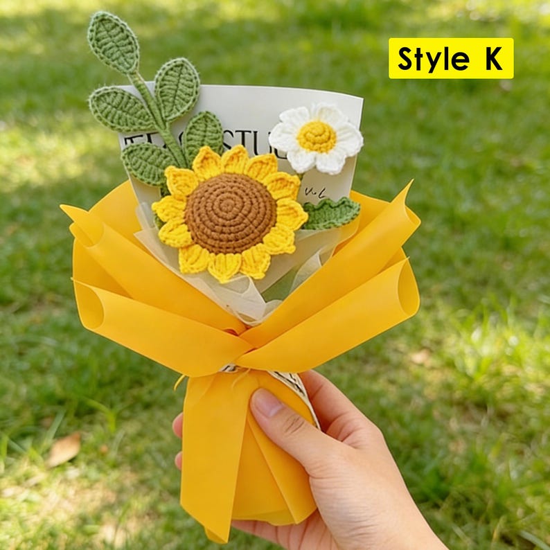 Handgehäkelte Blumensträuße, gestrickte Blumenornamente