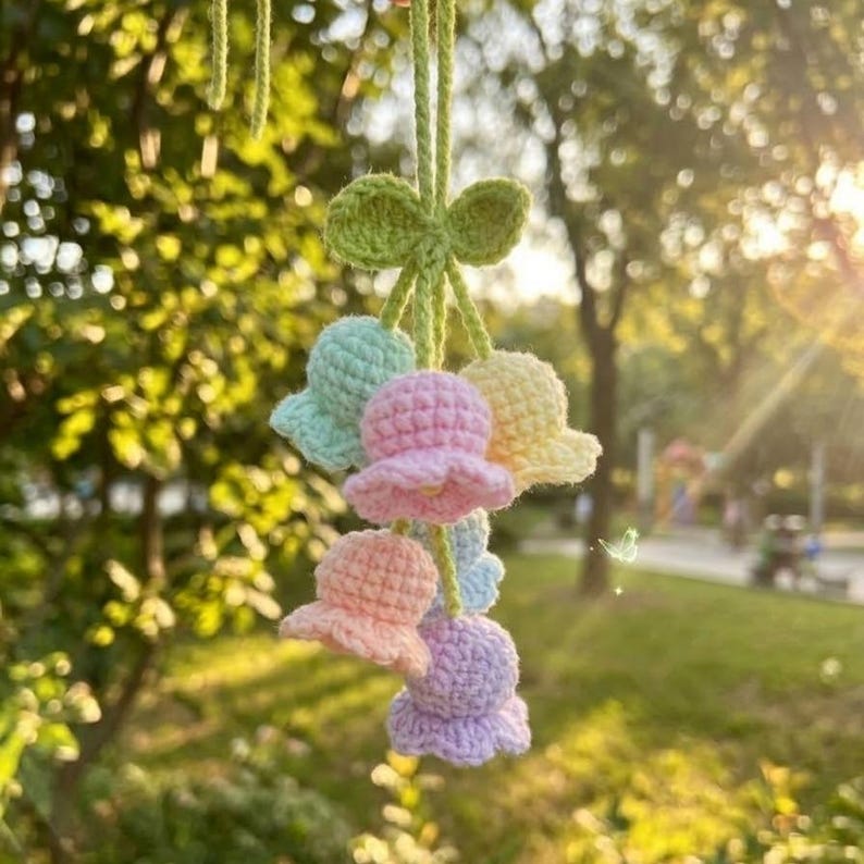 Handgehäkelter Maiglöckchen-Anhänger, Taschenanhänger, Autoanhänger, Schlüsselanhänger, 6-Blüten-Design, verschiedene Farben