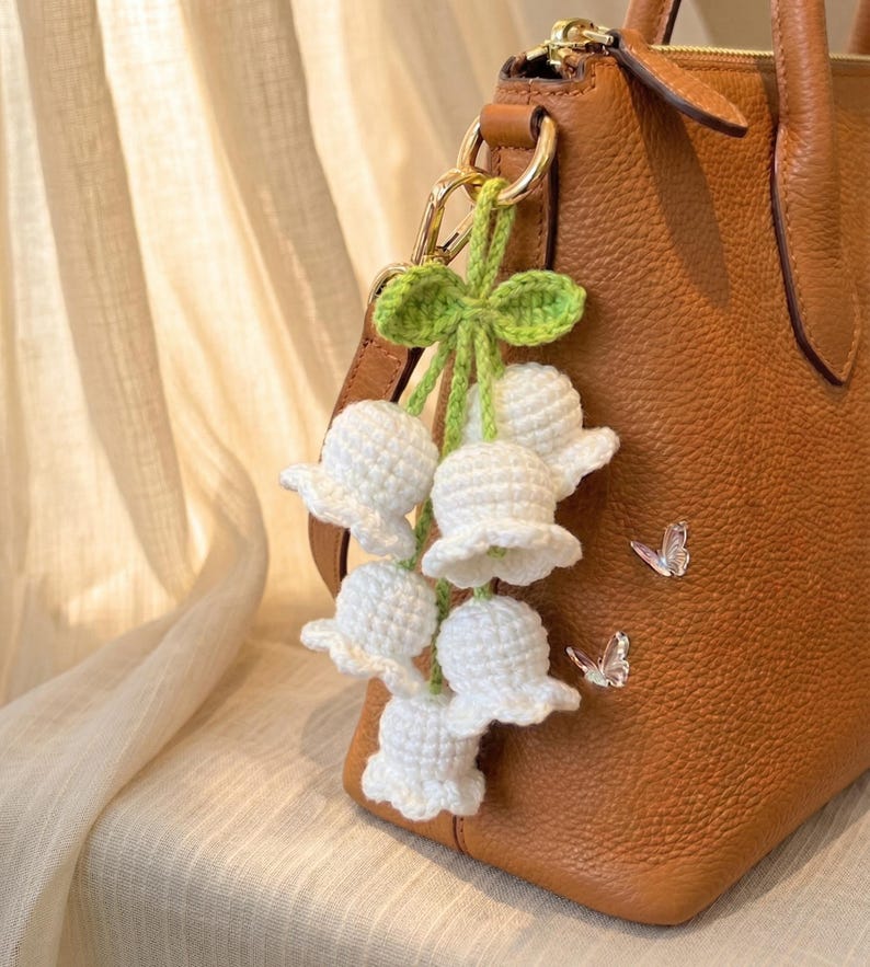 Handgehäkelter Maiglöckchen-Anhänger, Taschenanhänger, Autoanhänger, Schlüsselanhänger, 6-Blüten-Design, verschiedene Farben