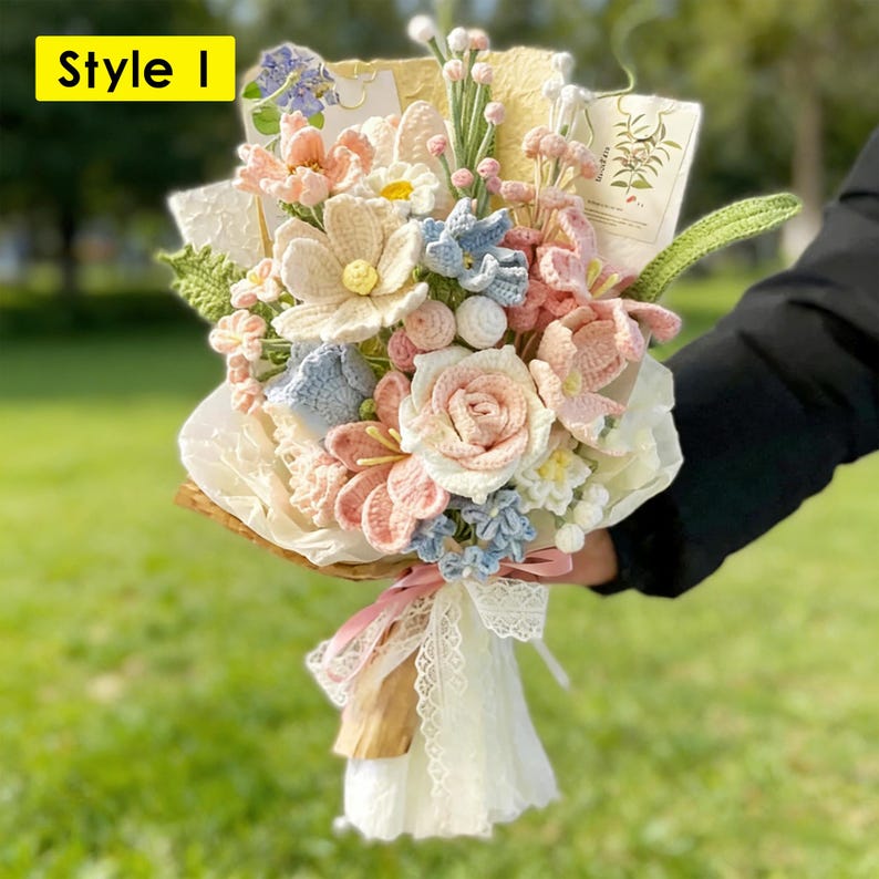 Handgehäkelte Blumensträuße, gestrickte Blumenornamente