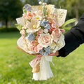 Handgehäkelte Blumensträuße, gestrickte Blumenornamente