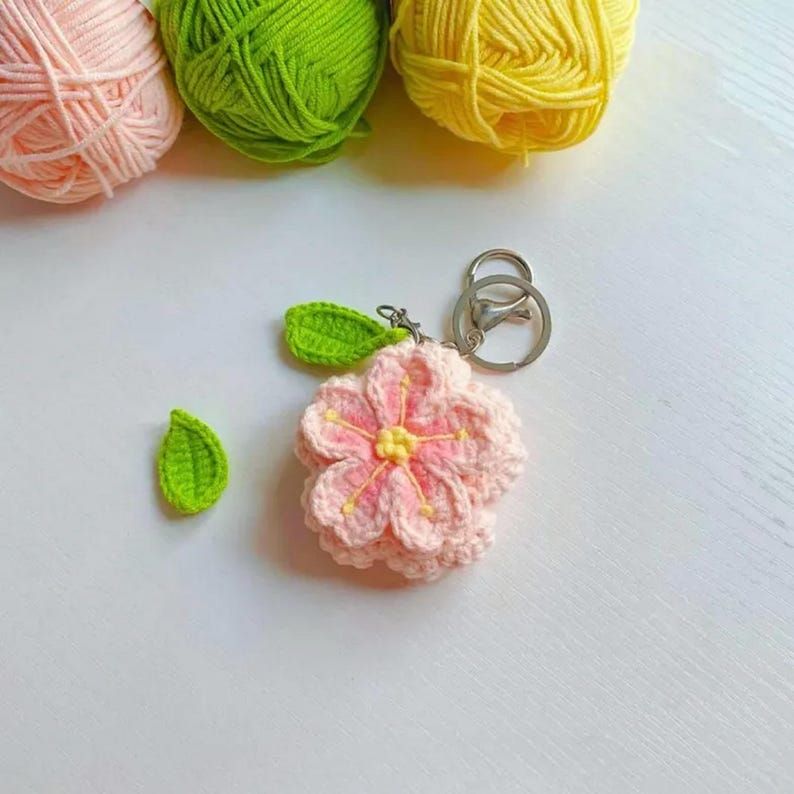 Gehäkelte Blume Schlüsselbund Kirschblüte Taschenanhänger Frühling Accessoire Rosa