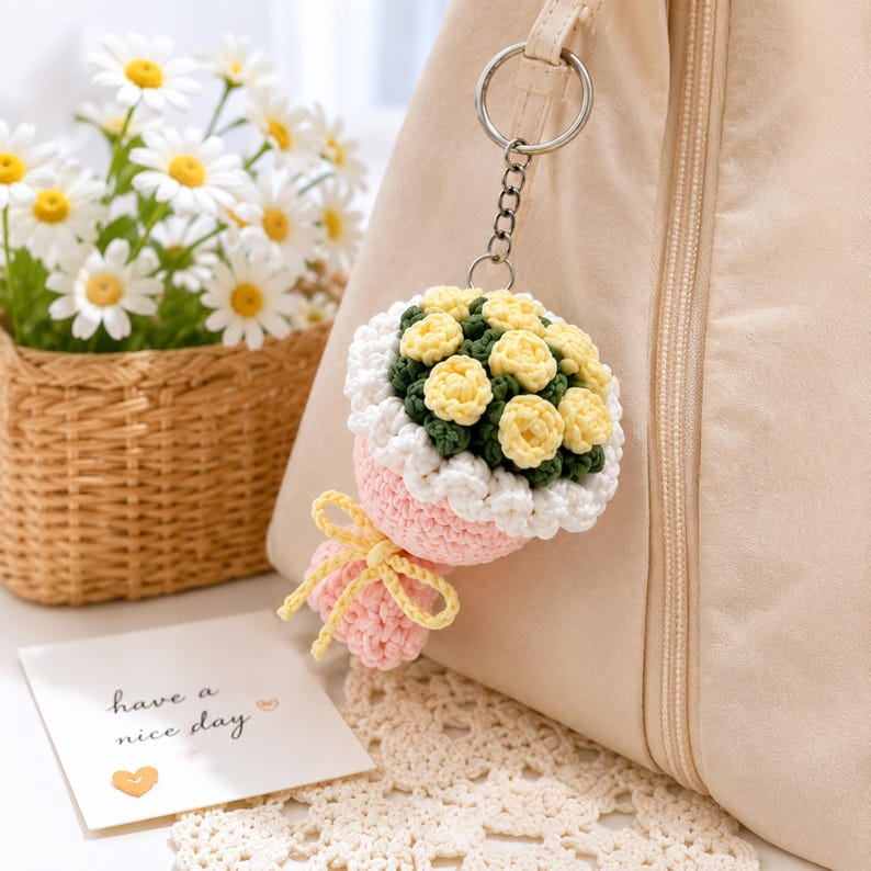Gehäkelter Blumenstrauß Schlüsselanhänger – Handgefertigter Taschenanhänger, 8 cm, 8 Stile