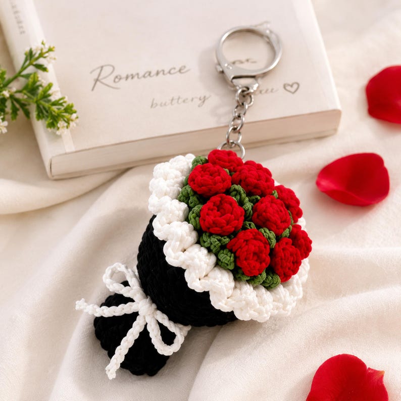 Gehäkelter Blumenstrauß Schlüsselanhänger – Handgefertigter Taschenanhänger, 8 cm, 8 Stile