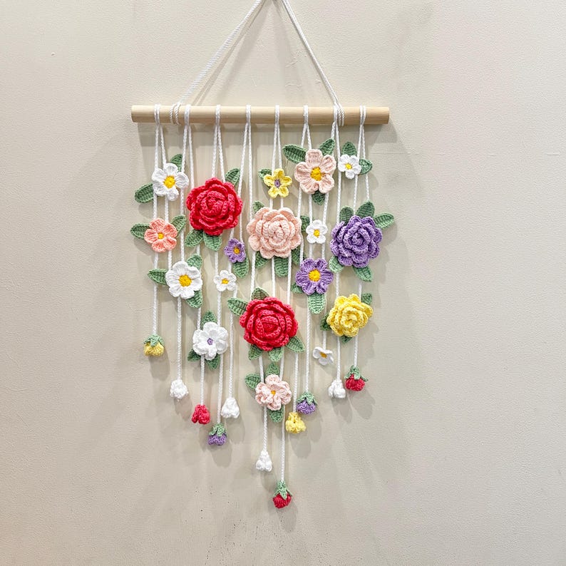 Handgefertigte Häkelblume Wandbehang, Boho Blumengirlande, 40x60 cm, Mehrfarbig