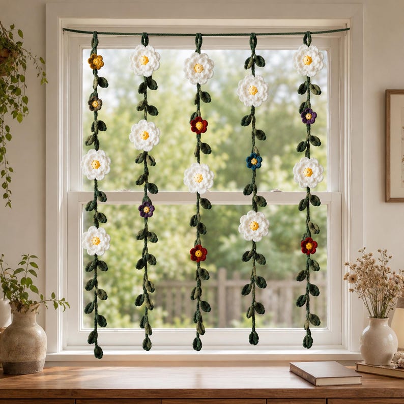 Handgehäkelter Gänseblümchen-Vorhang, botanischer Fenstervorhang, Cottagecore-Dekoration, weiß-grün