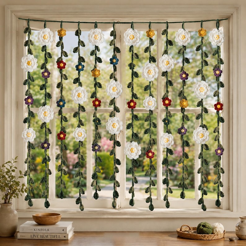 Handgehäkelter Gänseblümchen-Vorhang, botanischer Fenstervorhang, Cottagecore-Dekoration, weiß-grün