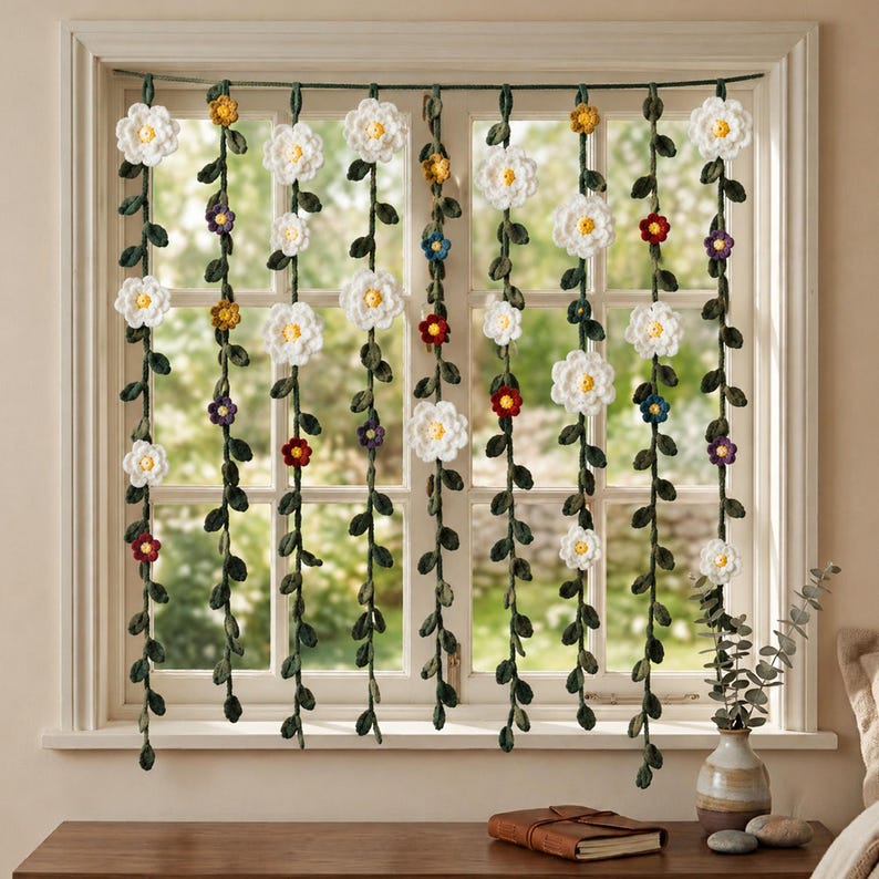 Handgehäkelter Gänseblümchen-Vorhang, botanischer Fenstervorhang, Cottagecore-Dekoration, weiß-grün
