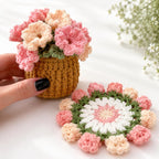 Handgehäkelte Blumenuntersetzer, Mini-Häkelblumenkörbchen und rustikale Schreibtischdekorationen