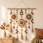 Gehäkelter Wandbehang, florales Mandala im Bohème-Stil mit Pflanzenblättern und Quasten