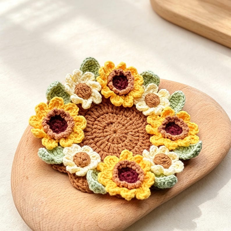 Gehäkelte Untersetzer mit Blumenmuster, 4er-Set, Dekoration im rustikalen Stil