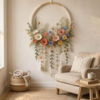 Gehäkelter Blumenkranz als Wandbehang, botanischer Kranz im Bohème-Stil