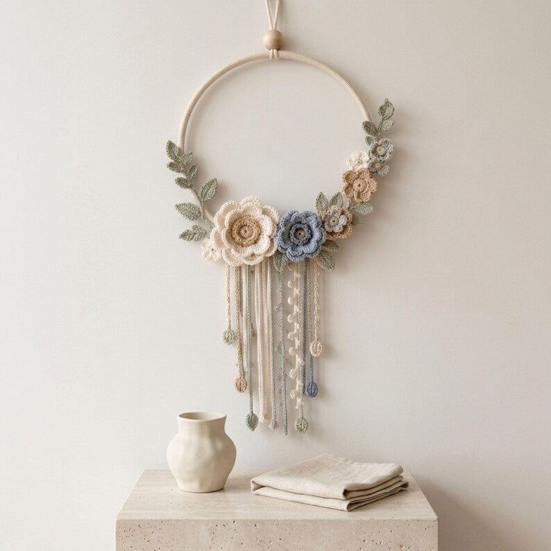 Crochet Floral Hoop Wall Hanging Pattern PDF, 3D Botanical Gehäkelter Blumenkranz als Wandbehang, 3D-Pflanzenkranz, Wohndekoration im böhmischen LandhausstilFlower Wreath, Boho Cottagecore Home Decor, Instant Digital Download