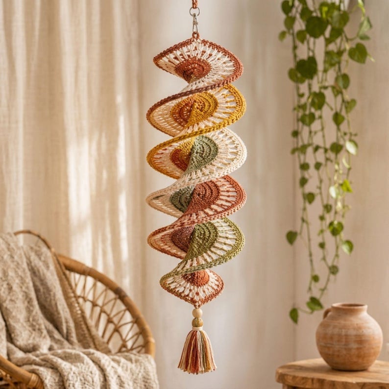 Gehäkelte Windspiele, spiralförmige Ornamente im Bohème-Stil, 3D-Windspiele