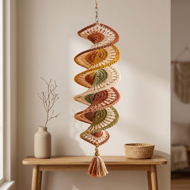 Gehäkelte Windspiele, spiralförmige Ornamente im Bohème-Stil, 3D-Windspiele