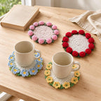 Gehäkelte Blumenuntersetzer, florale Untersetzer, Mini-Blumenkörbchen, Tischdekorationen im Landhausstil