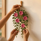 Gehäkelte Blumenwanddekorationen, rosa Blumenwandpflanzgefäße, Faser-Kunst im Bohème-Stil